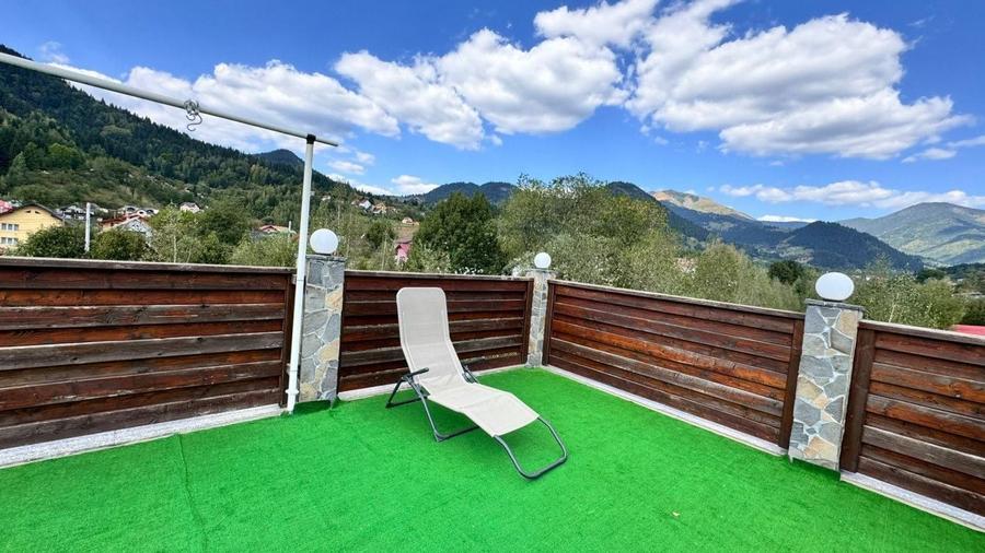 Casă individuală cu 12 camere cu Canalizare în Central