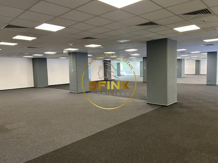Birou, de 532 mp, în Regie