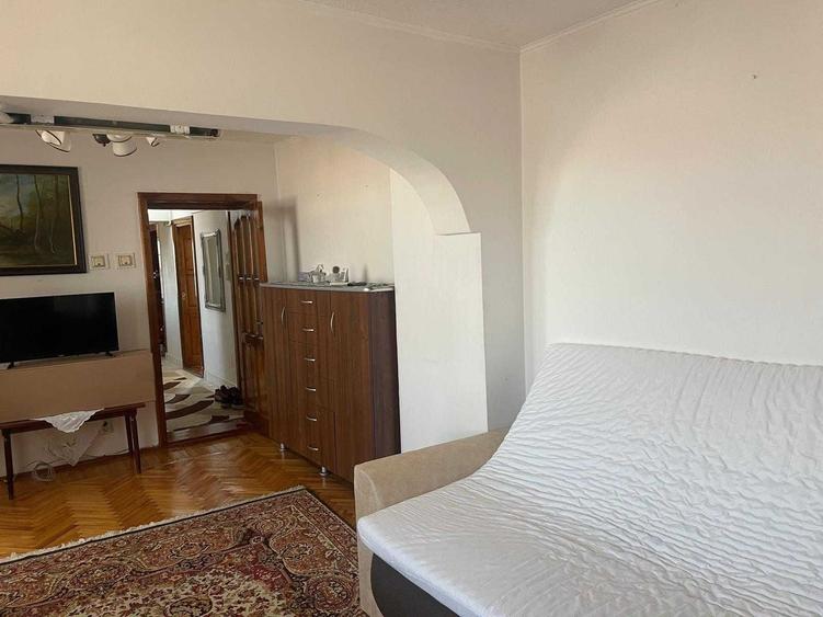 Apartament cu 3 camere decomandat în Exterior Vest