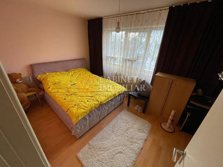 Apartament cu 2 camere semidecomandat, mobilat în Podu Roș