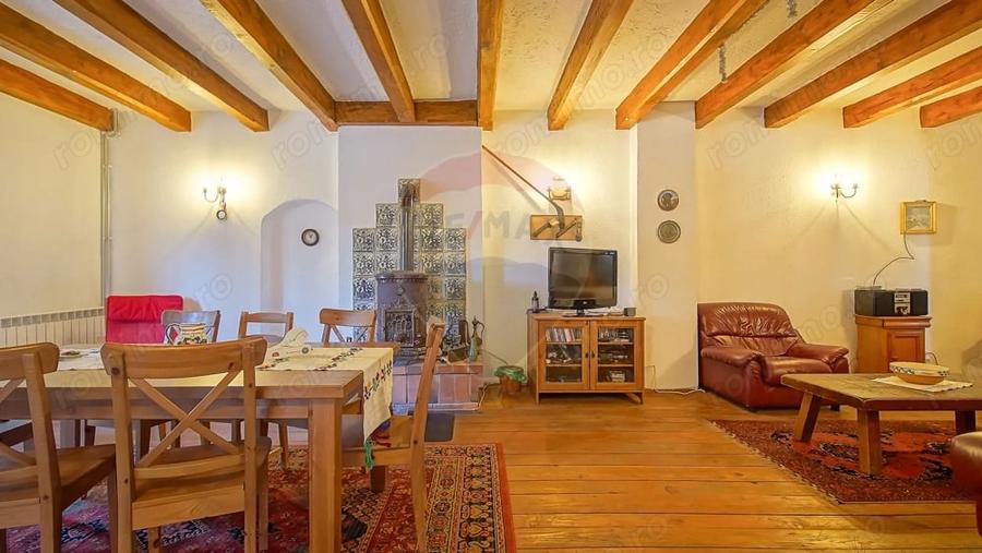 Casă cu 16 camere cu Teren 1368 Mp în Timișu de Sus