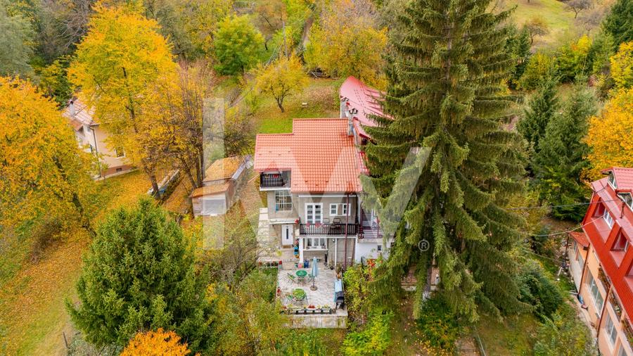 Duplex cu 7 camere cu Teren 1345 Mp în Bran