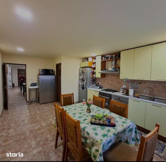 Casă cu 7 camere cu Teren 960 Mp în Câmpineanca