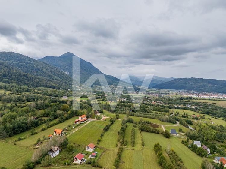 Casă individuală cu 6 camere cu Teren 3247 Mp în Tohănița