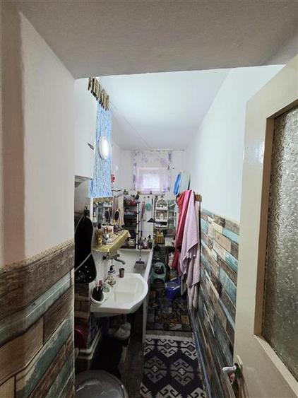 Apartament cu 3 camere semidecomandat în Groapa