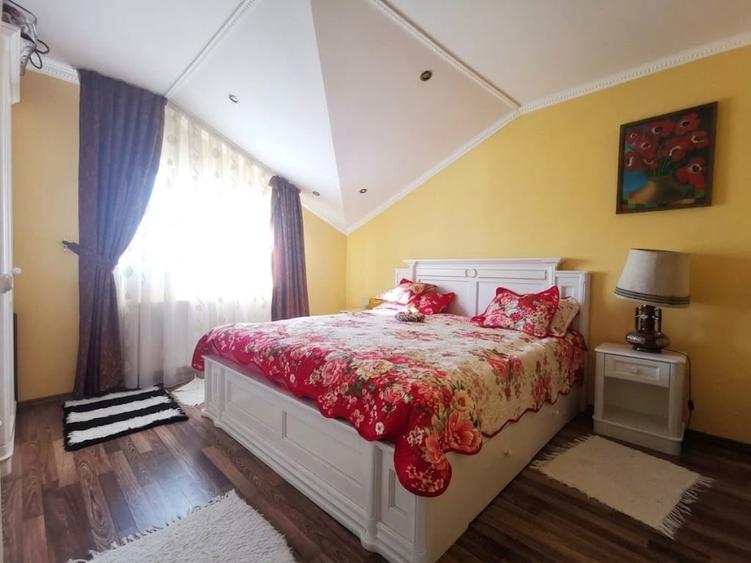 Casă individuală cu 4 camere cu Canalizare în Sud