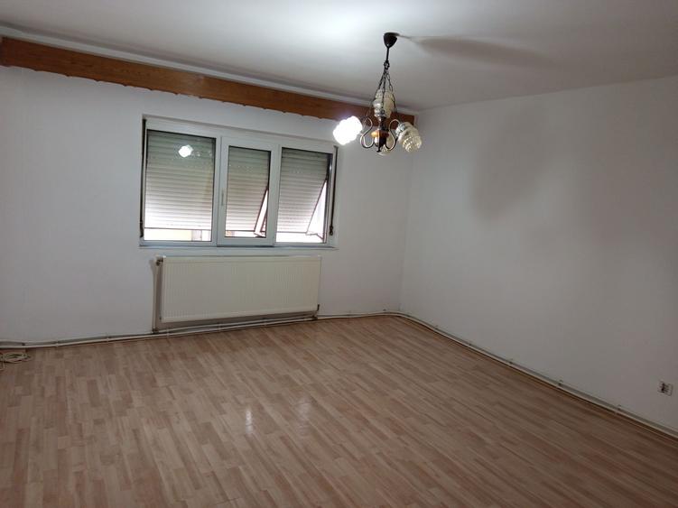 Apartament cu 3 camere decomandat în Săuca