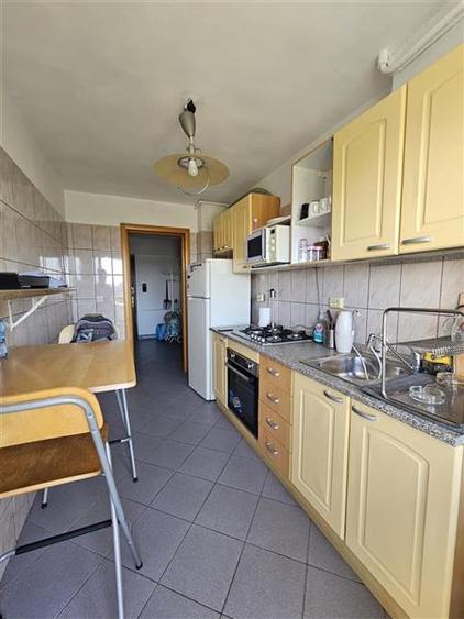 Apartament cu 3 camere decomandat, mobilat în Unirii