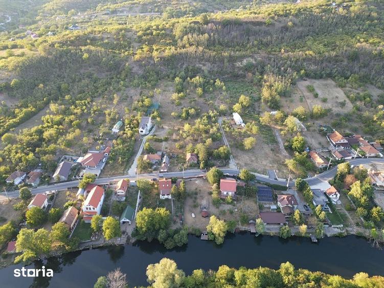 Teren de 4000 mp, în Podgoria