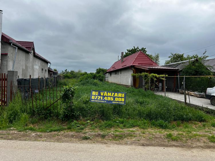 Teren Construcții intravilan de 2424 mp, în Vest