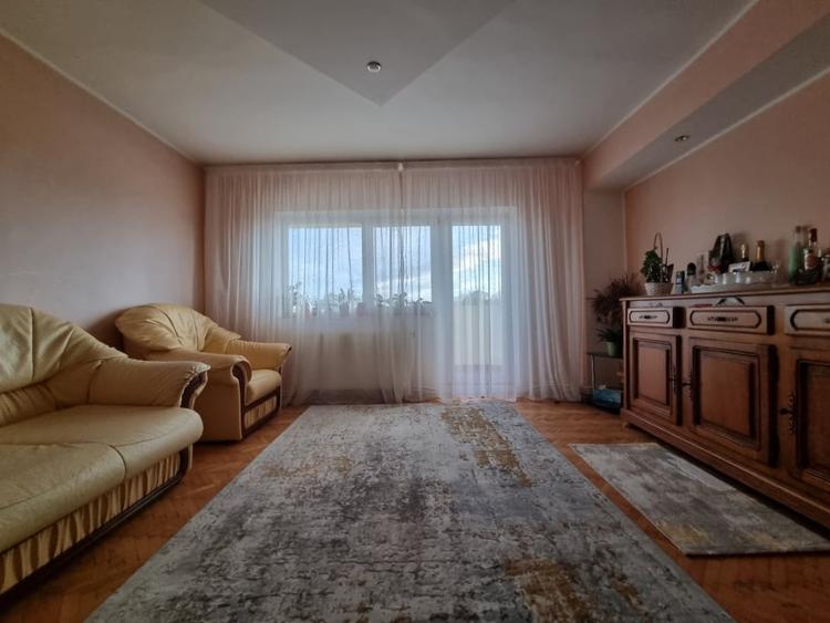 Apartament cu 3 camere decomandat, mobilat în Banca Națională