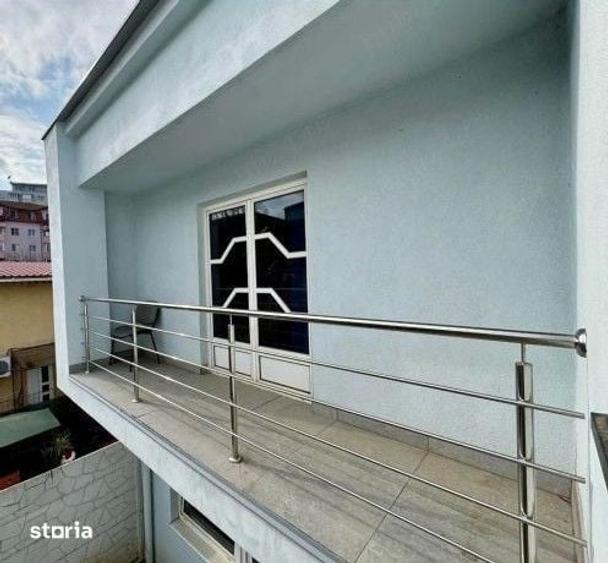 Casă cu 8 camere cu Teren 500 Mp în Elisabetin