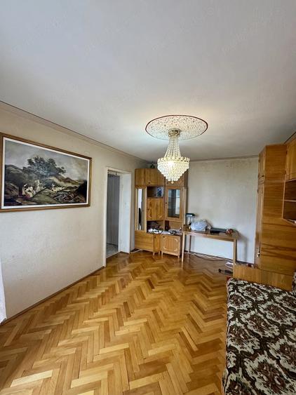 Apartament cu 3 camere semidecomandat în Central