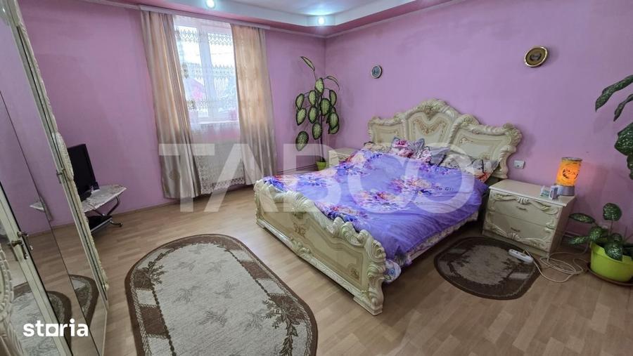 Casă cu 4 camere cu Teren 159 Mp în Roșia