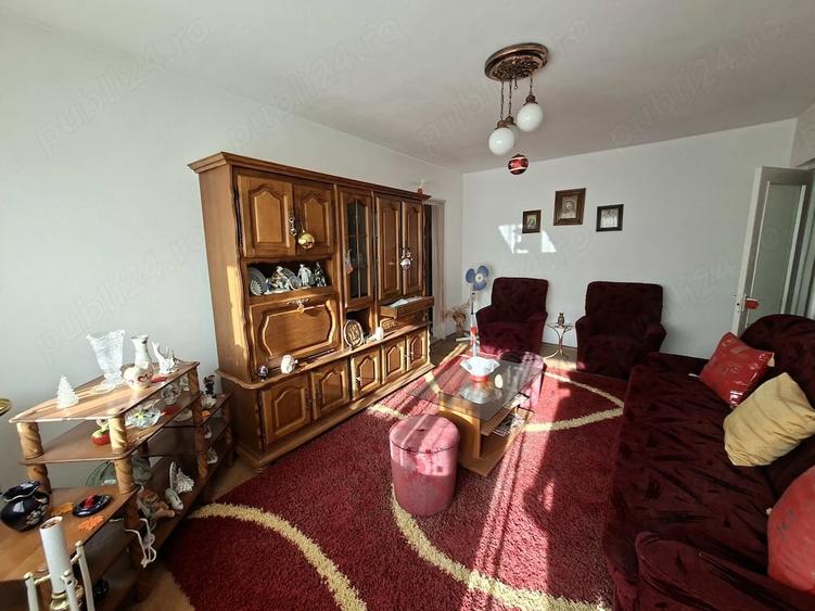 Apartament cu 2 camere semidecomandat în Moldova Nouă