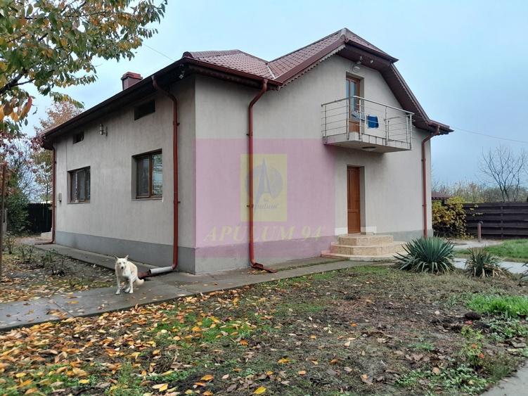Casă individuală cu 7 camere cu Canalizare în Islaz