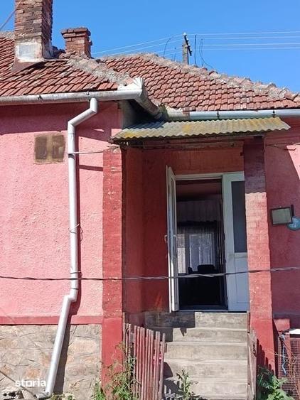 Casă cu 2 camere cu Teren 100 Mp în Central