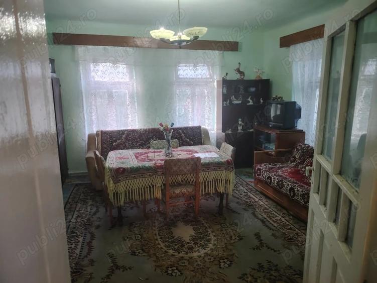 Casă cu 6 camere cu Teren 6000 Mp în Diviciorii Mici