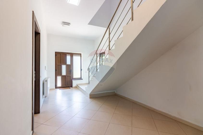 Casă individuală cu 5 camere cu Teren 2436 Mp în Alexandriei