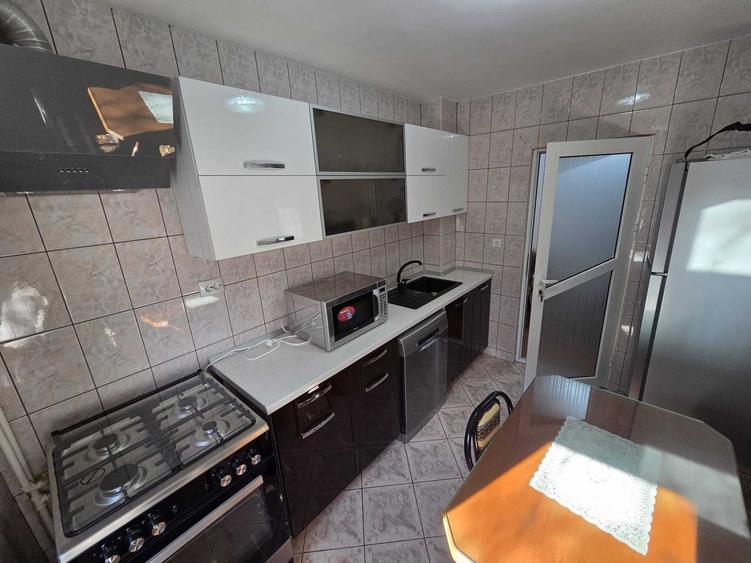 Apartament cu 2 camere semidecomandat în Energiei