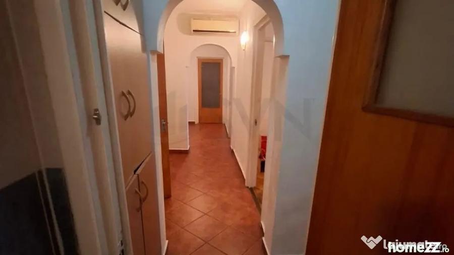 Apartament cu 3 camere decomandat în Lacul Tei