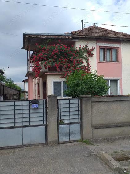 Casă cu Teren 4522 Mp în Ilia
