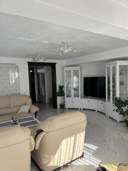 Casă cu 5 camere în Dezmir