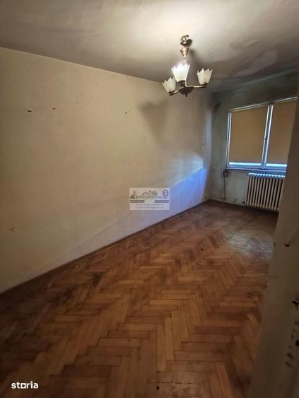 Apartament cu 4 camere semidecomandat în Central