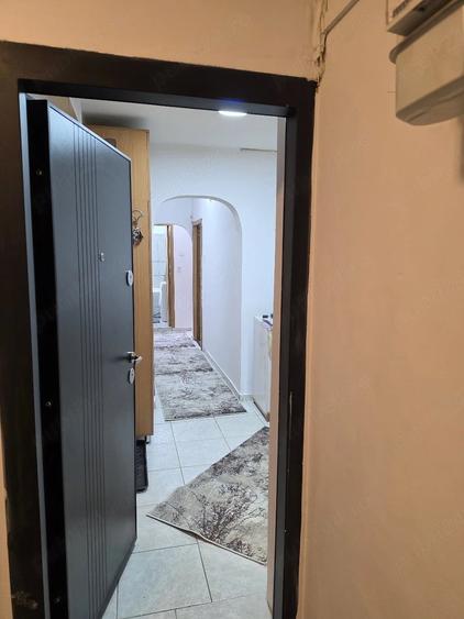 Apartament cu 3 camere decomandat în Apărătorii Patriei