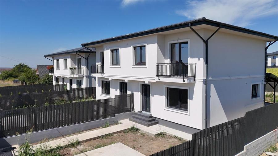 Duplex cu 4 camere cu Canalizare în Valea Lupului