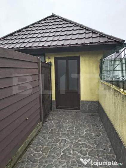 Casă cu 7 camere cu Teren 1600 Mp în Bâra