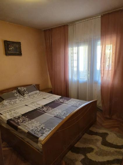 Apartament cu 3 camere decomandat, mobilat în Central