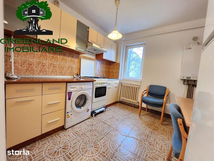 Apartament cu 2 camere semidecomandat în Podu Roș