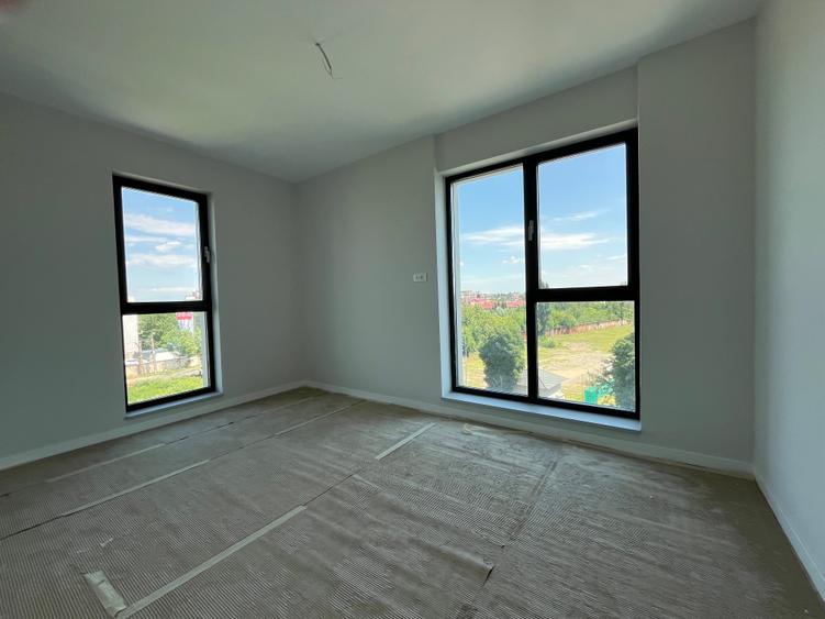 Apartament cu 3 camere decomandat în P-ta Presei Libere