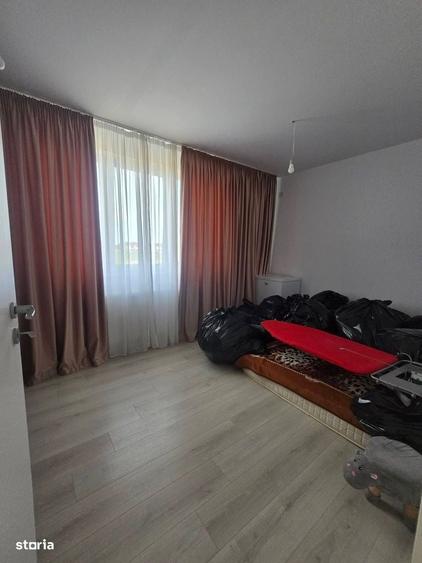 Casă cu 3 camere în Dobroești