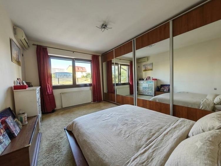 Apartament cu 3 camere decomandat în Uverturii