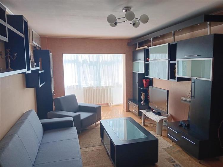 Apartament cu 3 camere decomandat, mobilat în Frumoasa