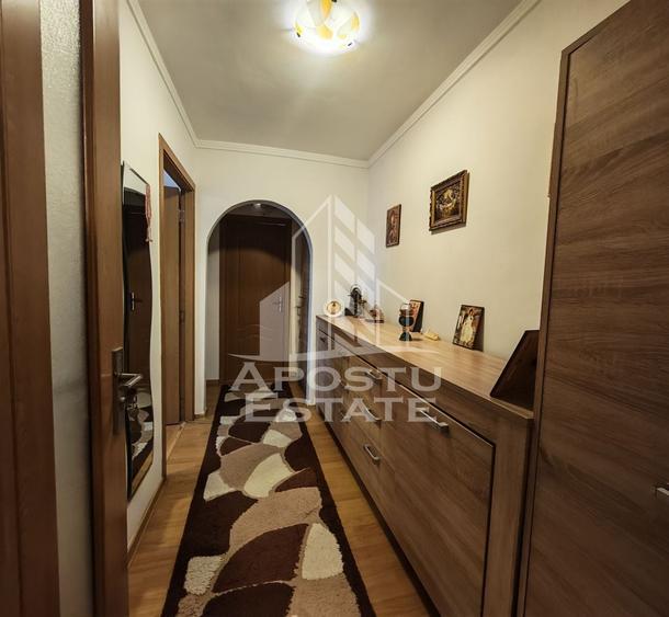 Apartament cu 3 camere decomandat, mobilat în Lipovei