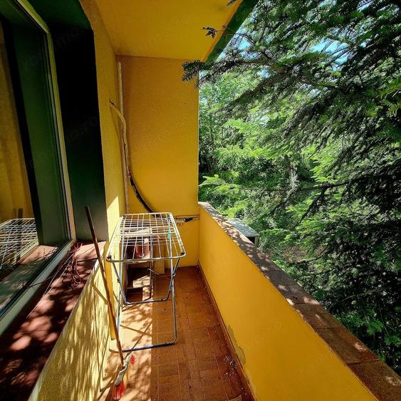Apartament cu 3 camere decomandat în Moroasa 1