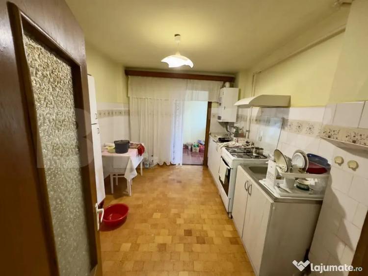 Apartament cu 3 camere decomandat în Central