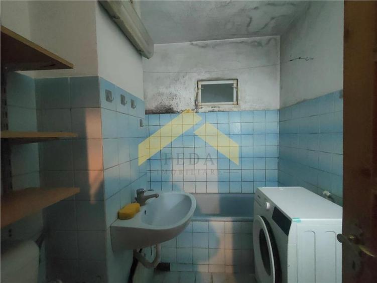 Apartament cu 3 camere decomandat în Intim
