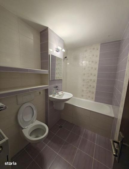 Apartament cu 4 camere decomandat în Micro 16