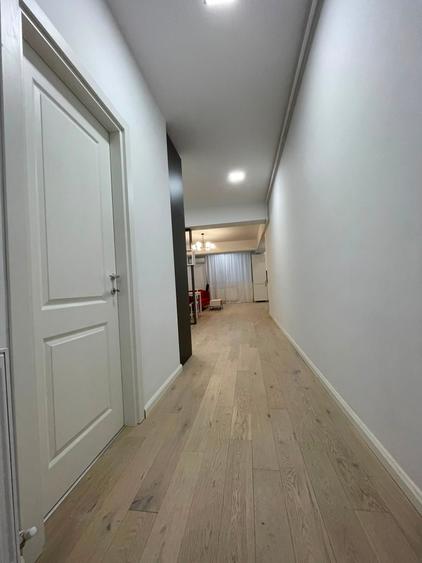 Apartament cu 3 camere semidecomandat în Herăstrău