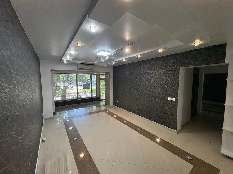 Spațiu comercial, de 100 mp, în Central