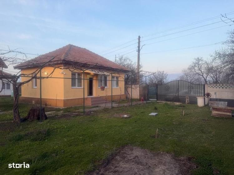 Casă cu 3 camere cu Teren 1090 Mp în Pielești
