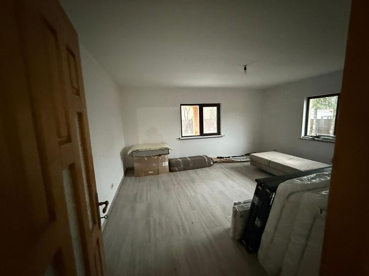 Casă individuală cu 4 camere cu Canalizare în Central