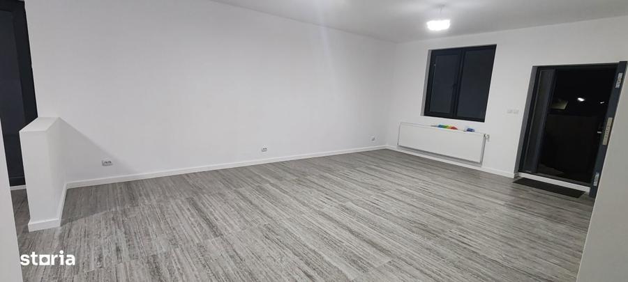 Casă cu 4 camere cu Teren 180 Mp în Central