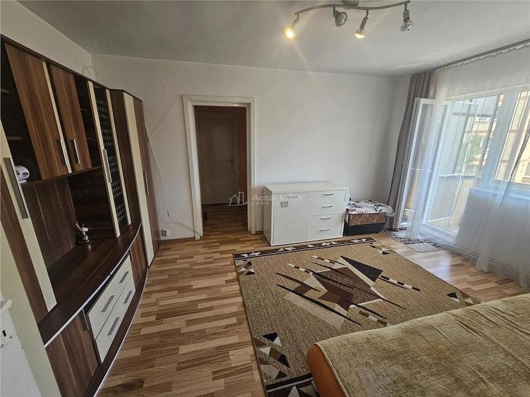 Apartament cu 2 camere semidecomandat în Micro I
