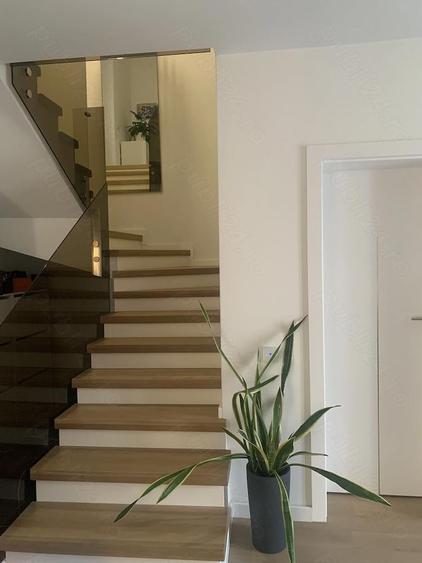 Casă cu 4 camere cu Teren 250 Mp în Exterior Vest