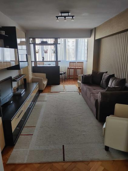 Apartament cu 3 camere decomandat în Diamant
